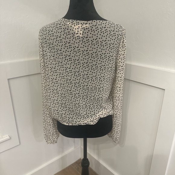 Max Studio Cream and Black Patterned V-Neck Blouse - Picture 3 of 4